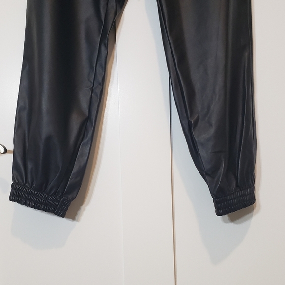 A New Day Vegan Black Leather Joggers Pants Size Medium Stretch Brand New - Picture 10 of 15